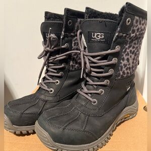 UGG Women's Black and Gray Winter Boots